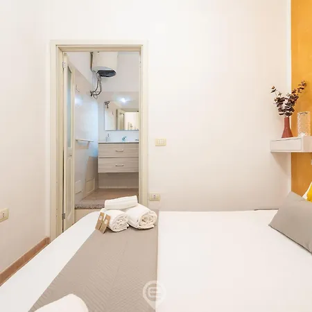 Estay - Corner - Nicola